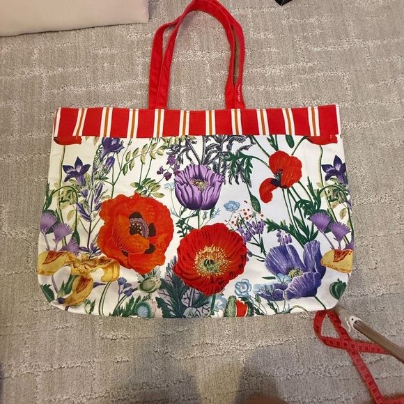 Floral Tote - Picture 4 of 7